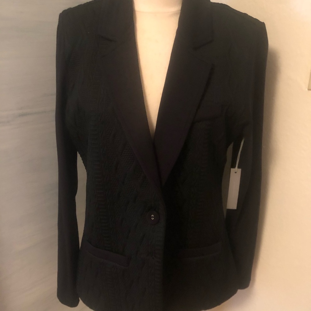 Tart Blazer in Black.